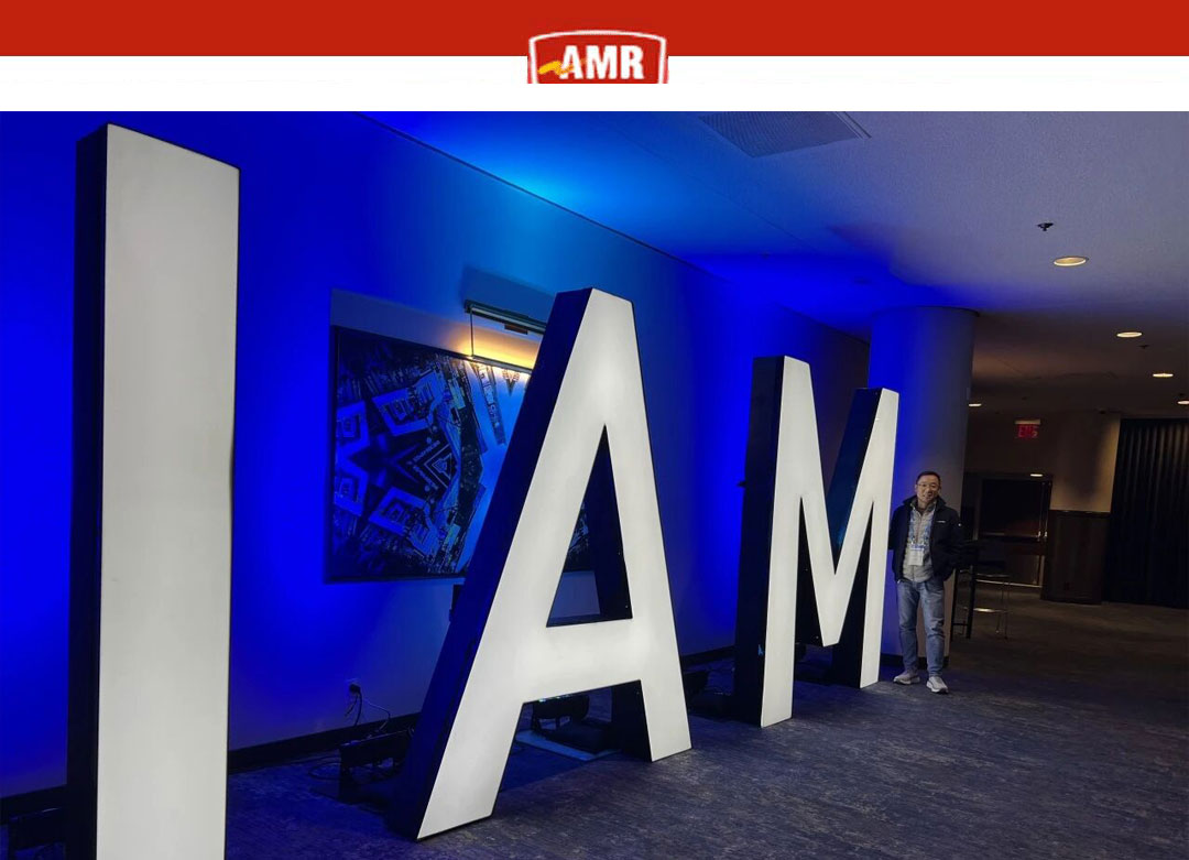 professional mover packing the boxes