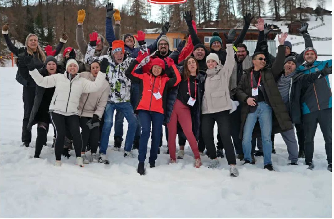 professional mover packing the boxes