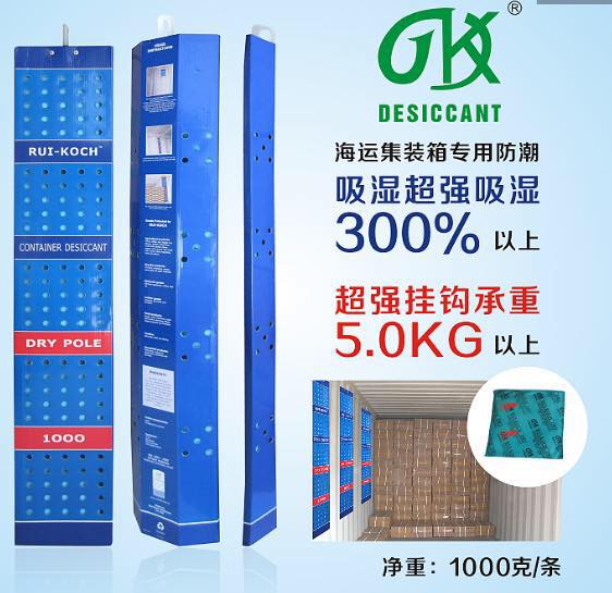 professional mover packing the boxes